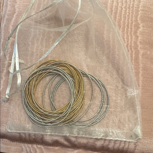 Emerson & Oliver Stretch Bracelets. 12 Silver tone & 12 Gold Tone. VGUC - Picture 12 of 12